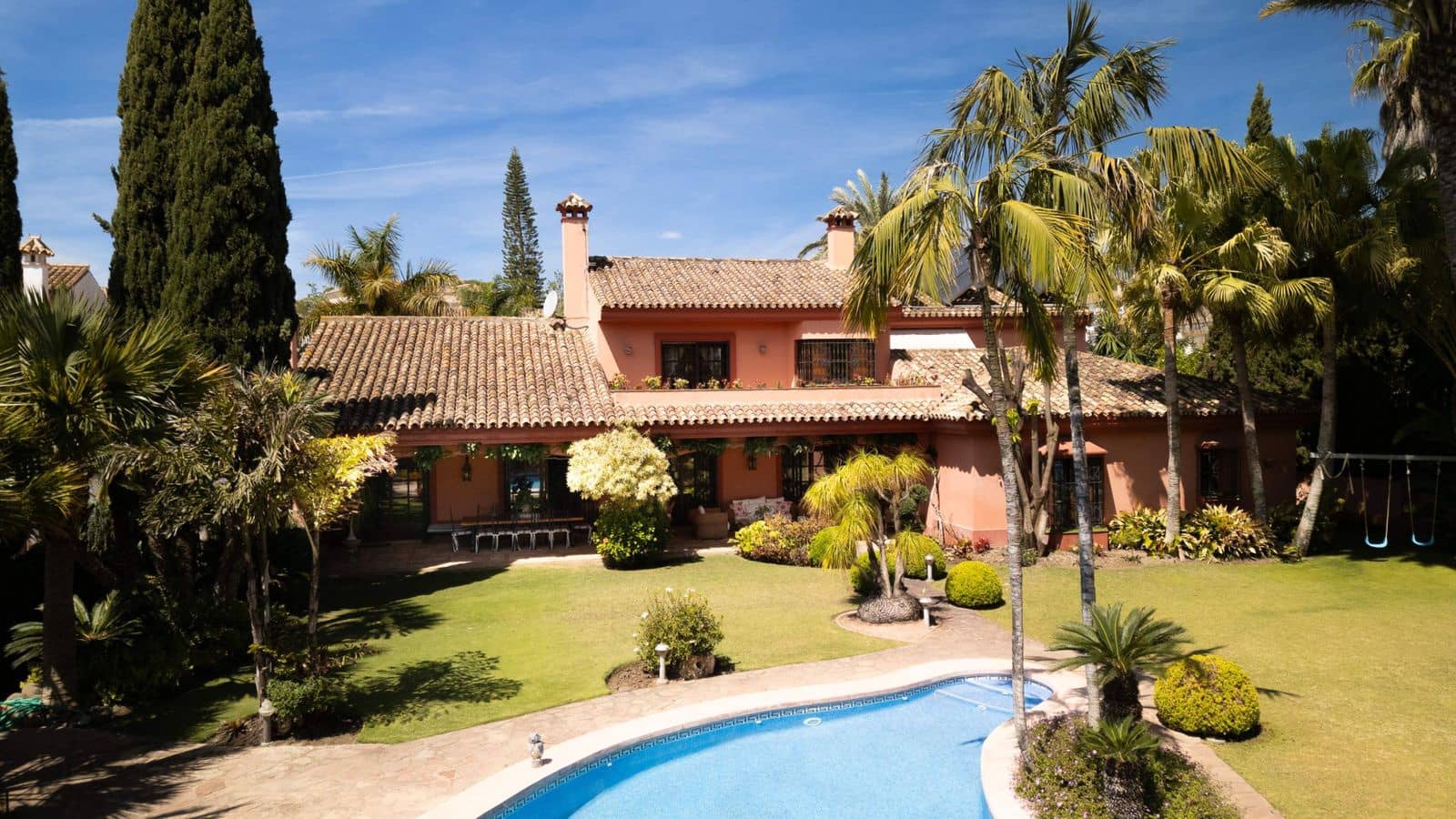 6 bedroom Villa for sale in Guadalmina - € 4,495,000 (Ref: 9843510)