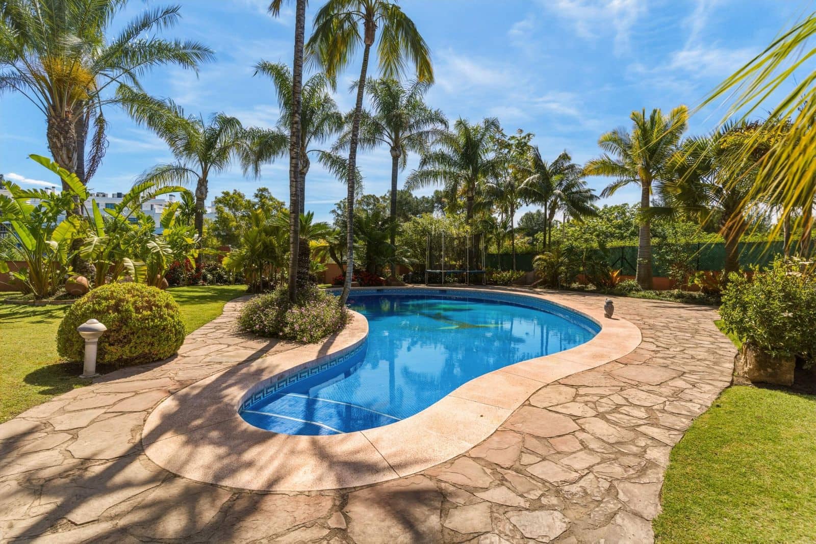6 bedroom Villa for sale in Guadalmina - € 4,495,000 (Ref: 9843510)