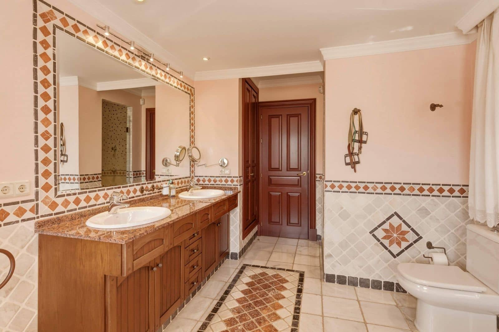 6 bedroom Villa for sale in Guadalmina - € 4,495,000 (Ref: 9843510)