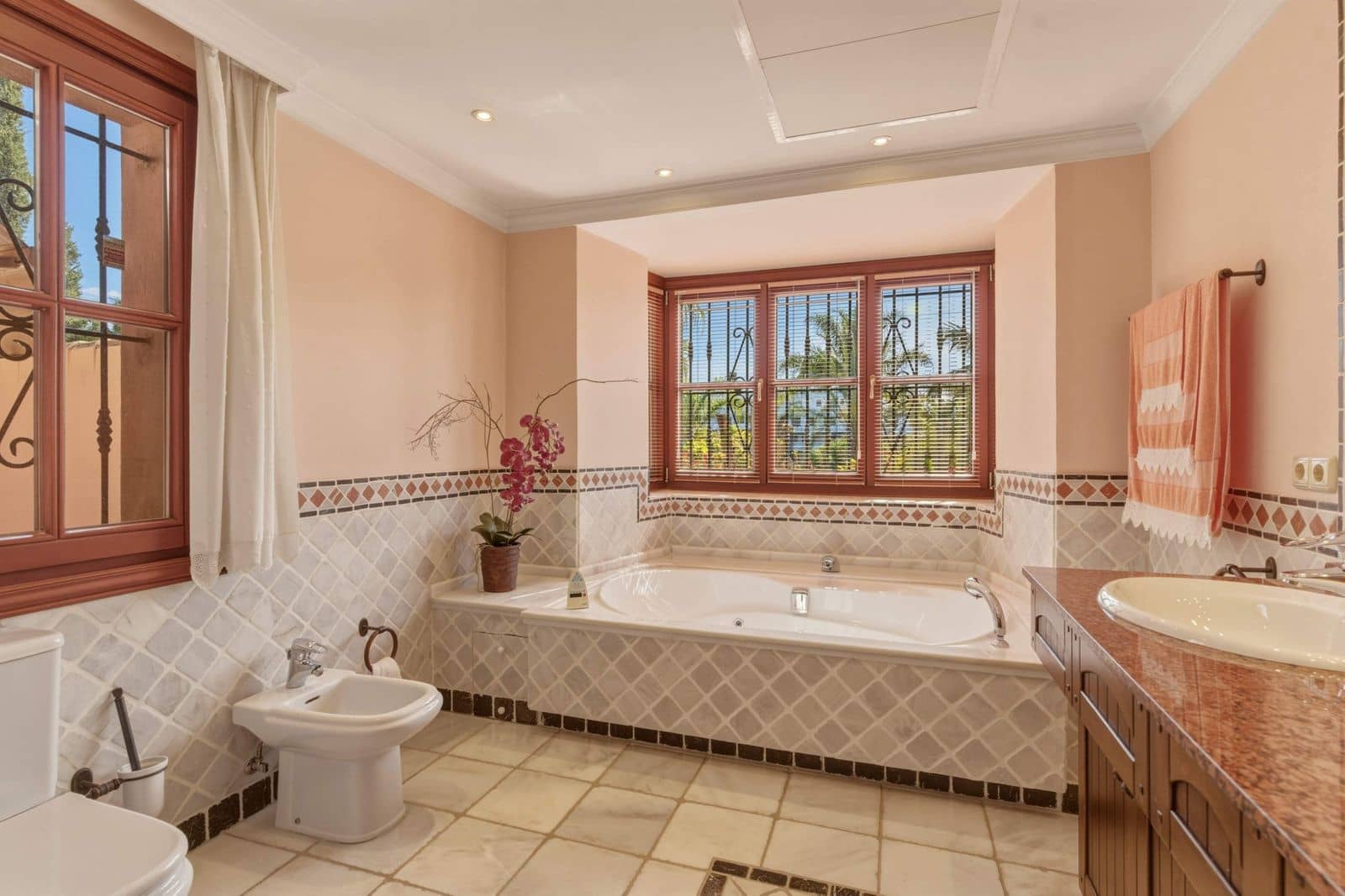 6 bedroom Villa for sale in Guadalmina - € 4,495,000 (Ref: 9843510)
