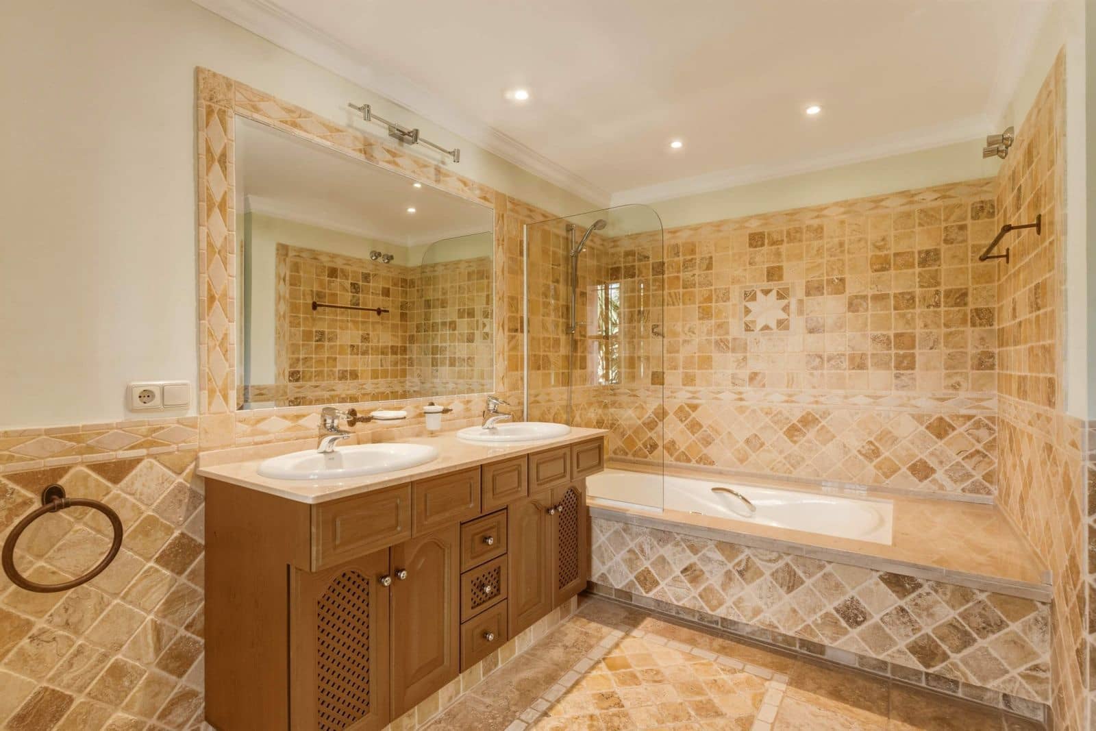 6 bedroom Villa for sale in Guadalmina - € 4,495,000 (Ref: 9843510)