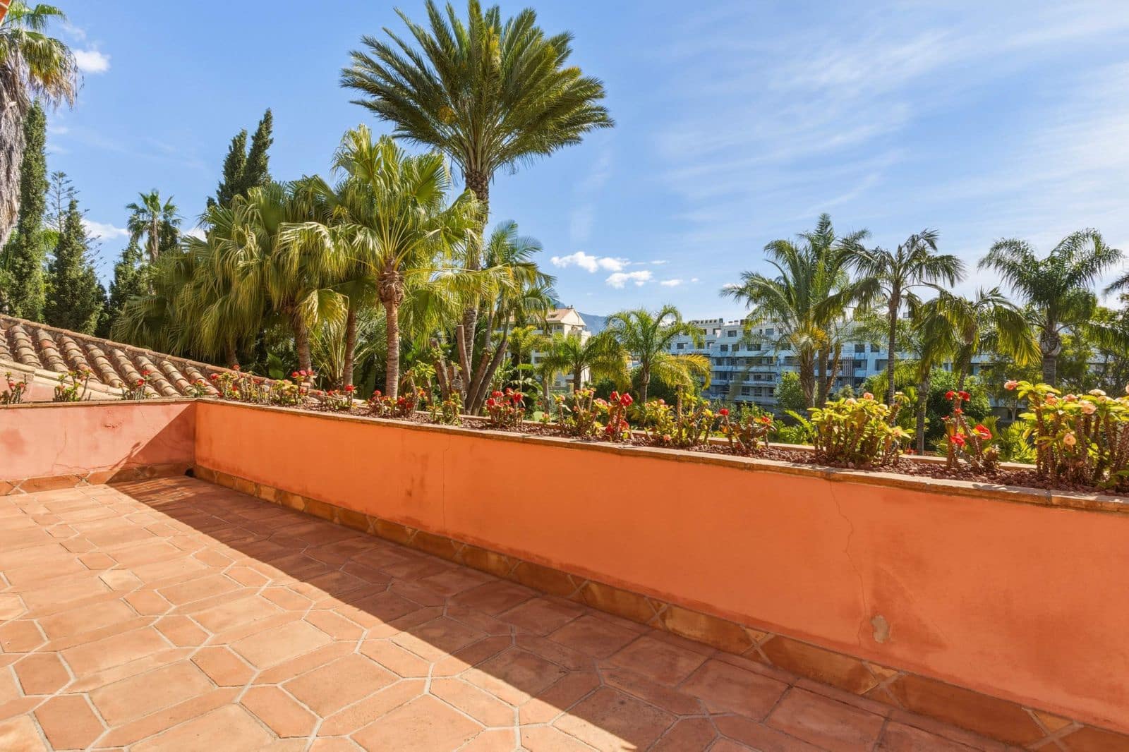 6 bedroom Villa for sale in Guadalmina - € 4,495,000 (Ref: 9843510)