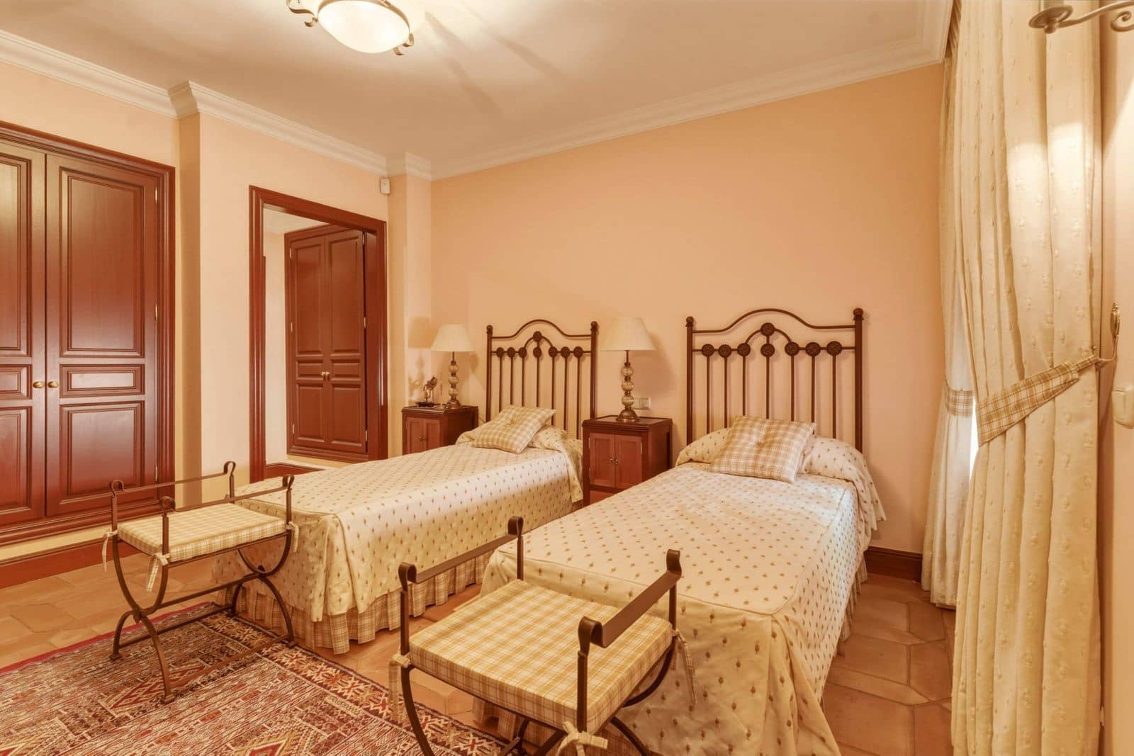 6 bedroom Villa for sale in Guadalmina - € 4,495,000 (Ref: 9843510)