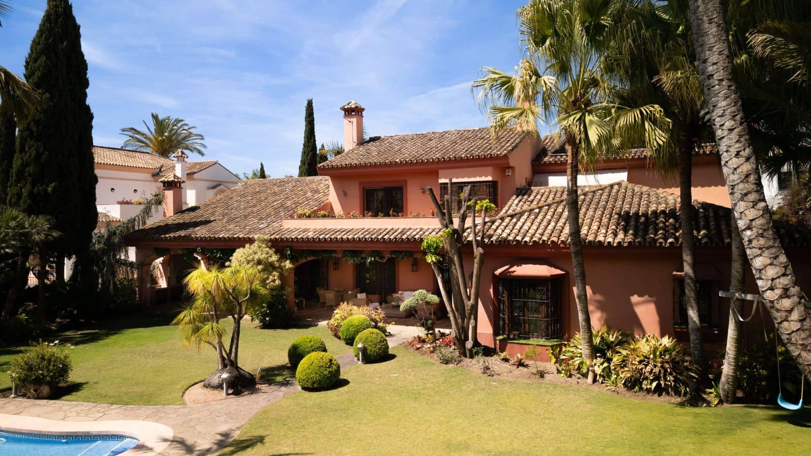 6 bedroom Villa for sale in Guadalmina - € 4,495,000 (Ref: 9843510)