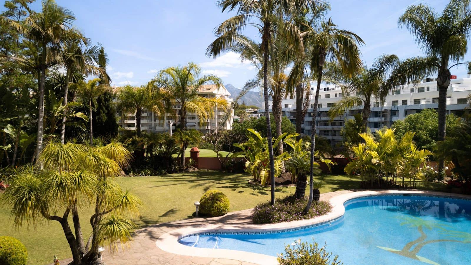 6 bedroom Villa for sale in Guadalmina - € 4,495,000 (Ref: 9843510)