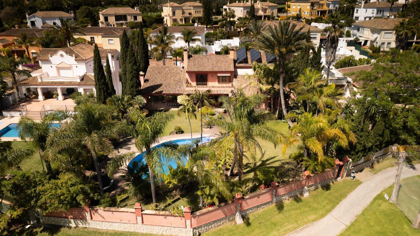 6 bedroom Villa for sale in Guadalmina - € 4,495,000 (Ref: 9843510)