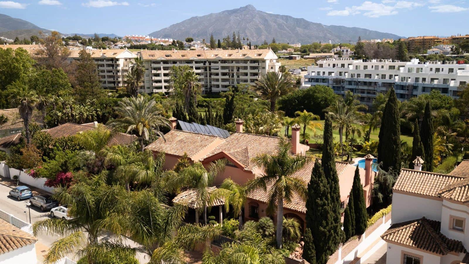 6 bedroom Villa for sale in Guadalmina - € 4,495,000 (Ref: 9843510)