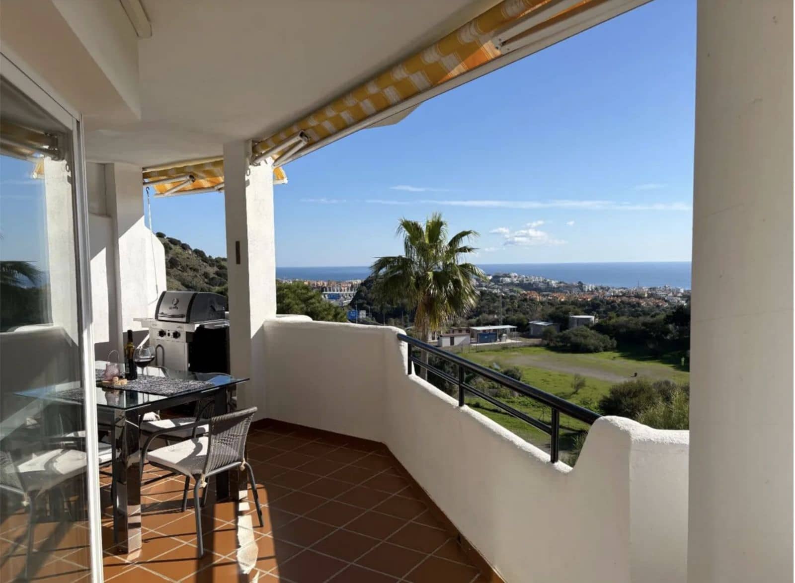 3 bedroom Apartment for sale in Calahonda - € 399,800 (Ref: 9843515)