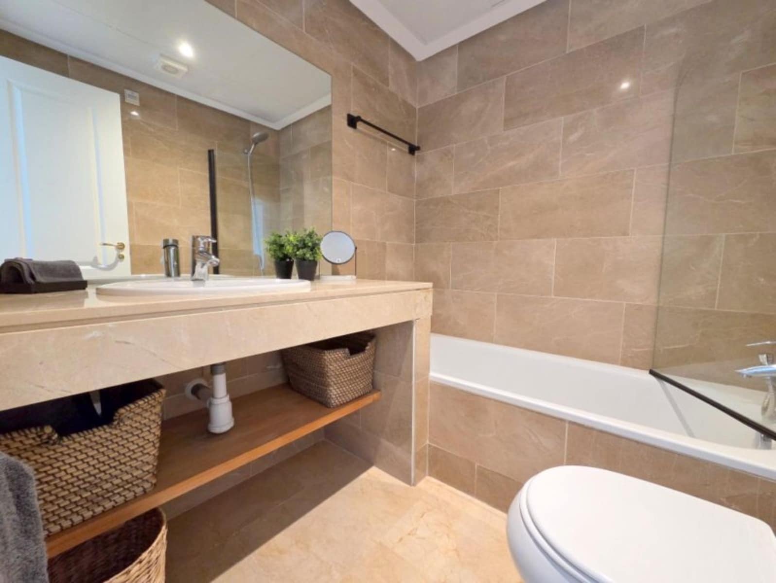 2 chambre Appartement à vendre à La Duquesa / Puerto de la Duquesa - 295 000 € (Ref: 9843516)