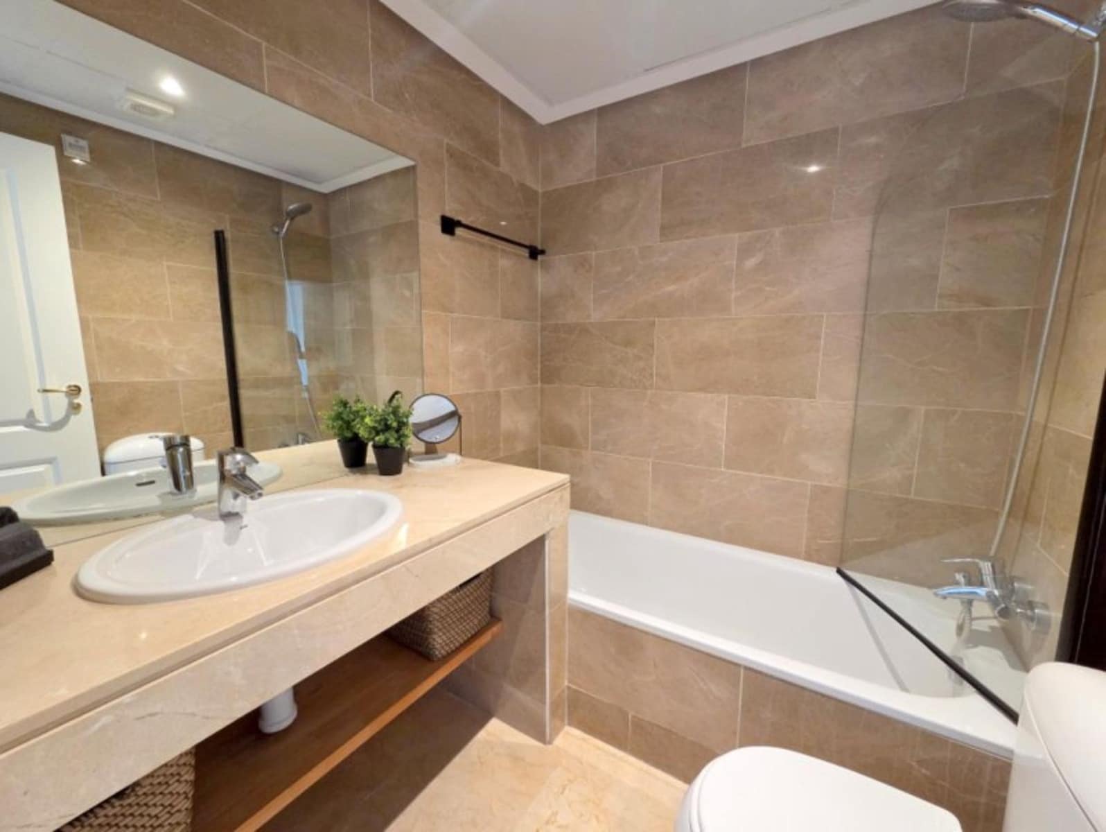 2 chambre Appartement à vendre à La Duquesa / Puerto de la Duquesa - 295 000 € (Ref: 9843516)