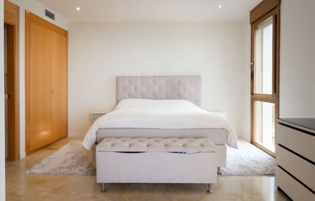 3 soveværelse Lejlighed til salg i Los Monteros, Marbella - € 550.000 (Ref: 9843520)