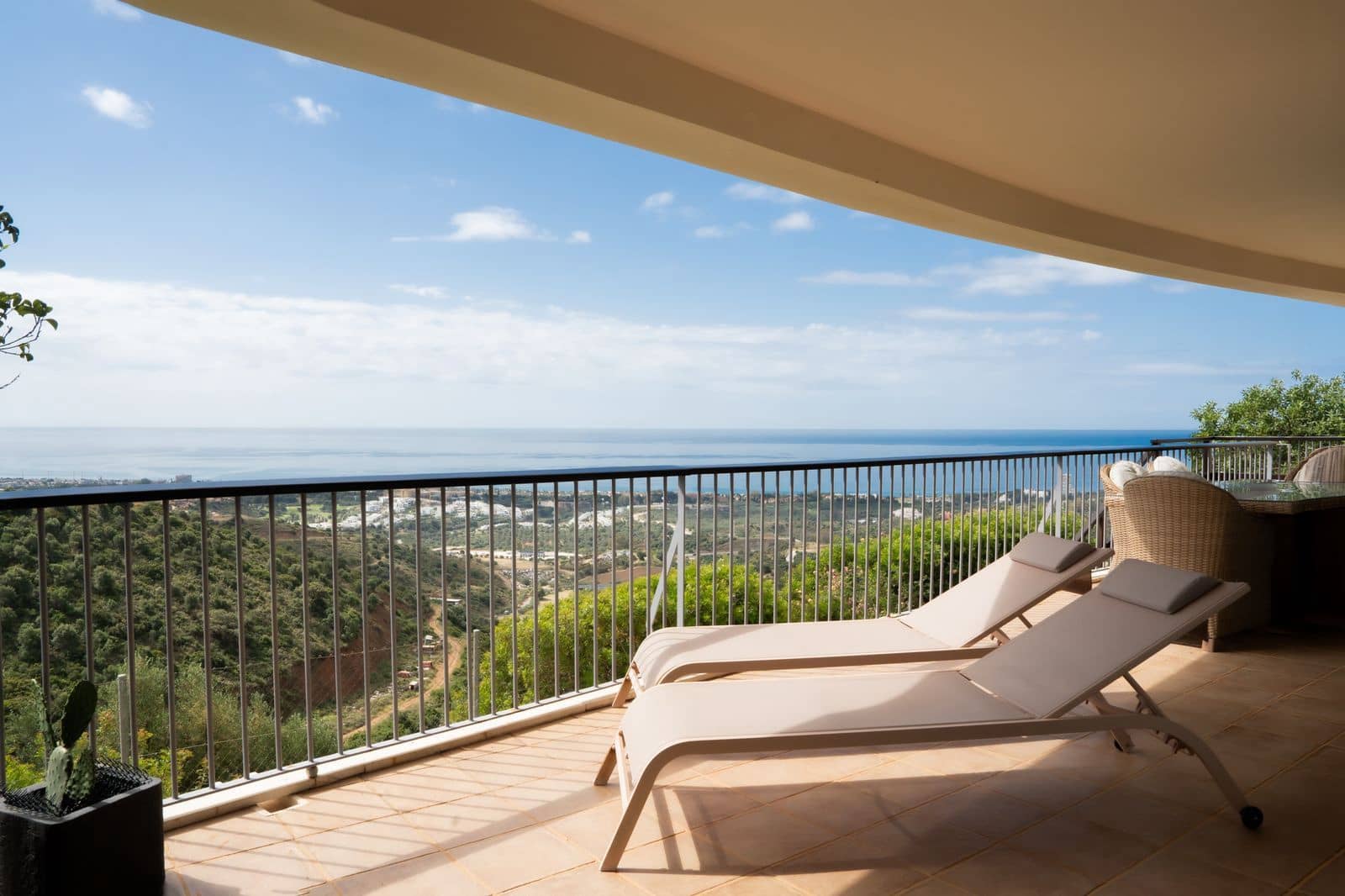3 bedroom Apartment for sale in Los Monteros - € 550,000 (Ref: 9843520)