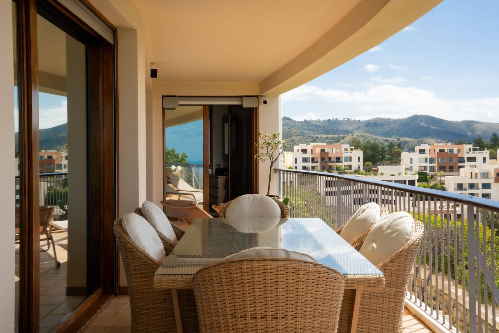 3 bedroom Apartment for sale in Los Monteros - € 550,000 (Ref: 9843520)