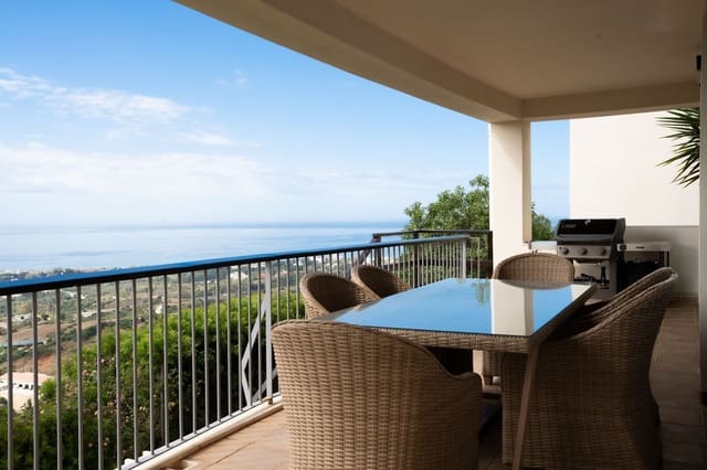 3 soveværelse Lejlighed til salg i Los Monteros, Marbella - € 550.000 (Ref: 9843520)
