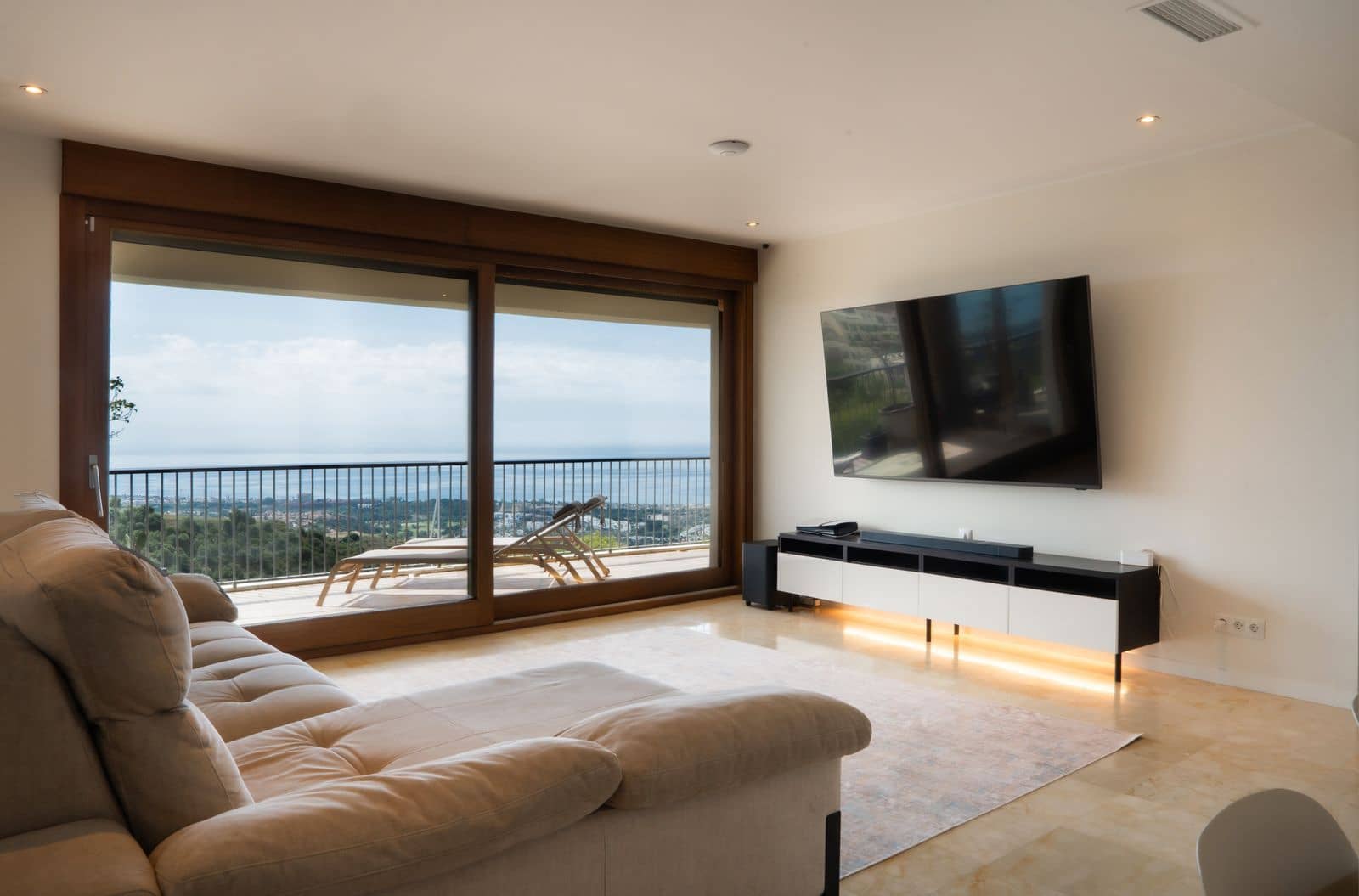 3 bedroom Apartment for sale in Los Monteros - € 550,000 (Ref: 9843520)