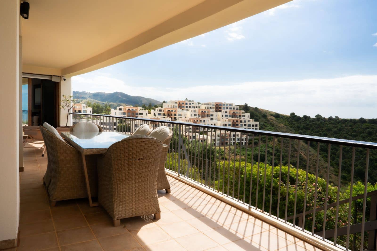 3 bedroom Apartment for sale in Los Monteros - € 550,000 (Ref: 9843520)