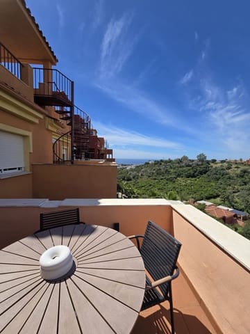 Ático de 2 habitaciones en La Reserva, Marbella en venta - 410.000 € (Ref: 9843522)
