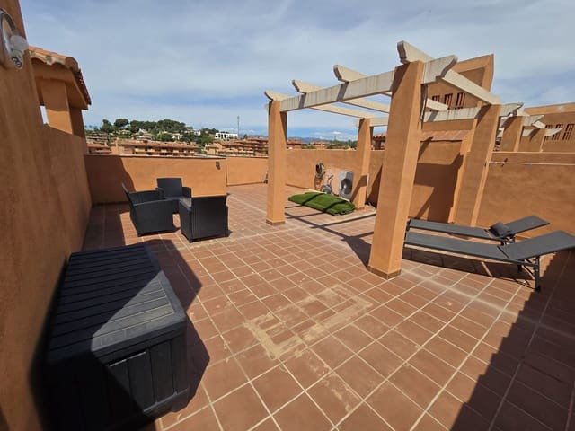 Ático de 2 habitaciones en La Reserva, Marbella en venta - 410.000 € (Ref: 9843522)