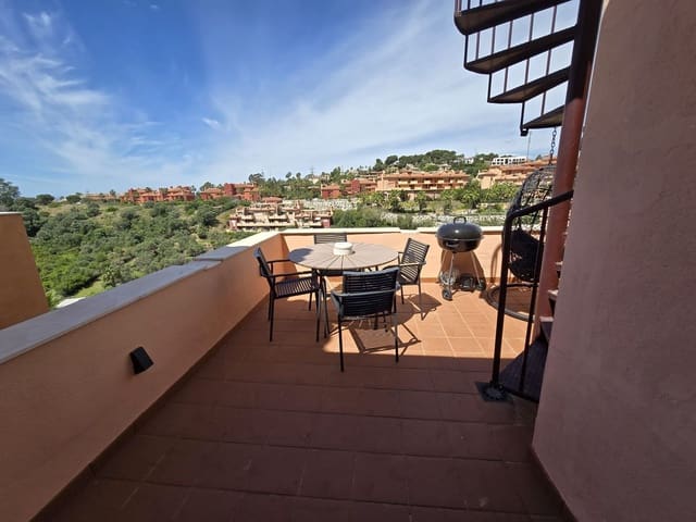 Ático de 2 habitaciones en La Reserva, Marbella en venta - 410.000 € (Ref: 9843522)