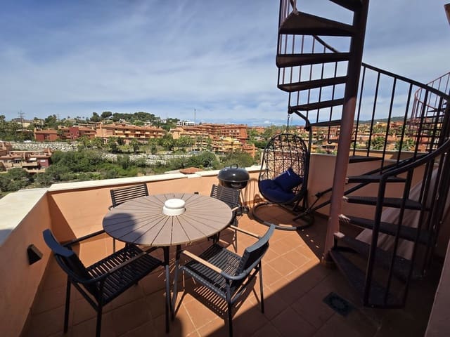 Ático de 2 habitaciones en La Reserva, Marbella en venta - 410.000 € (Ref: 9843522)