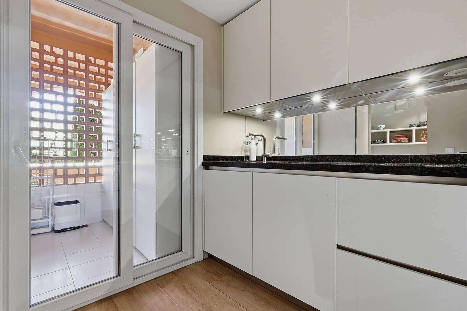2 bedroom Apartment for sale in Benahavis - € 425,000 (Ref: 9843527)