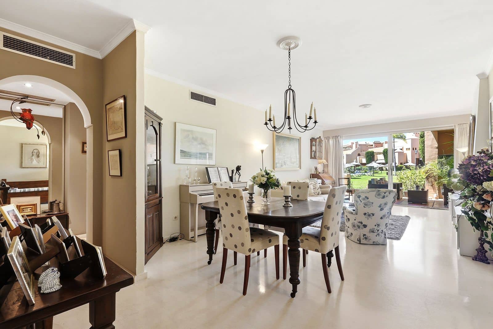 2 bedroom Apartment for sale in Benahavis - € 425,000 (Ref: 9843527)