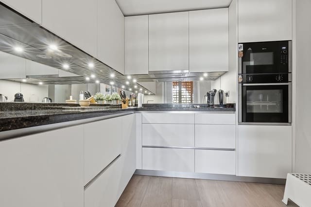 Apartamento de 2 habitaciones en El Paraíso, Benahavís en venta - 425.000 € (Ref: 9843527)