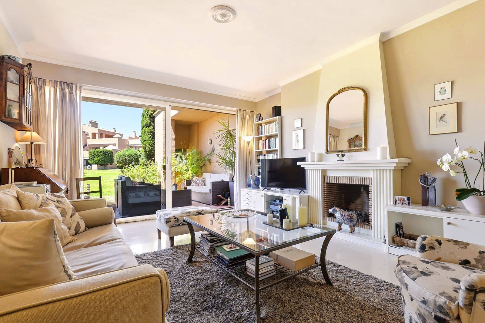 2 bedroom Apartment for sale in Benahavis - € 425,000 (Ref: 9843527)