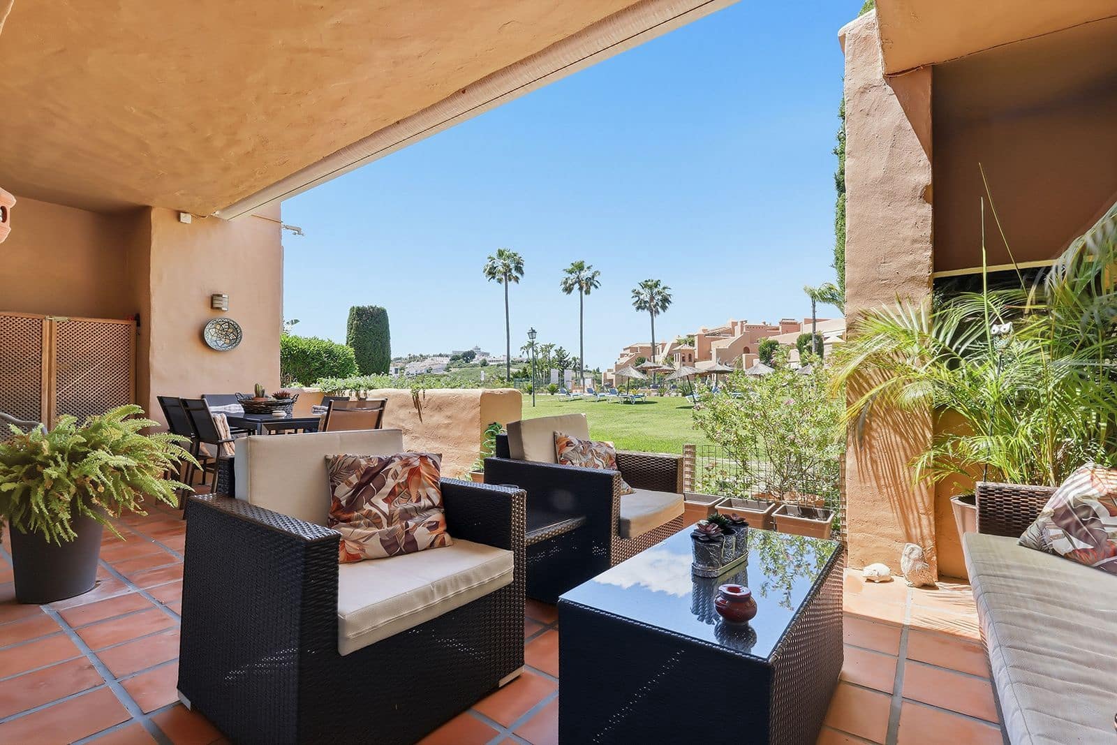 2 bedroom Apartment for sale in Benahavis - € 425,000 (Ref: 9843527)