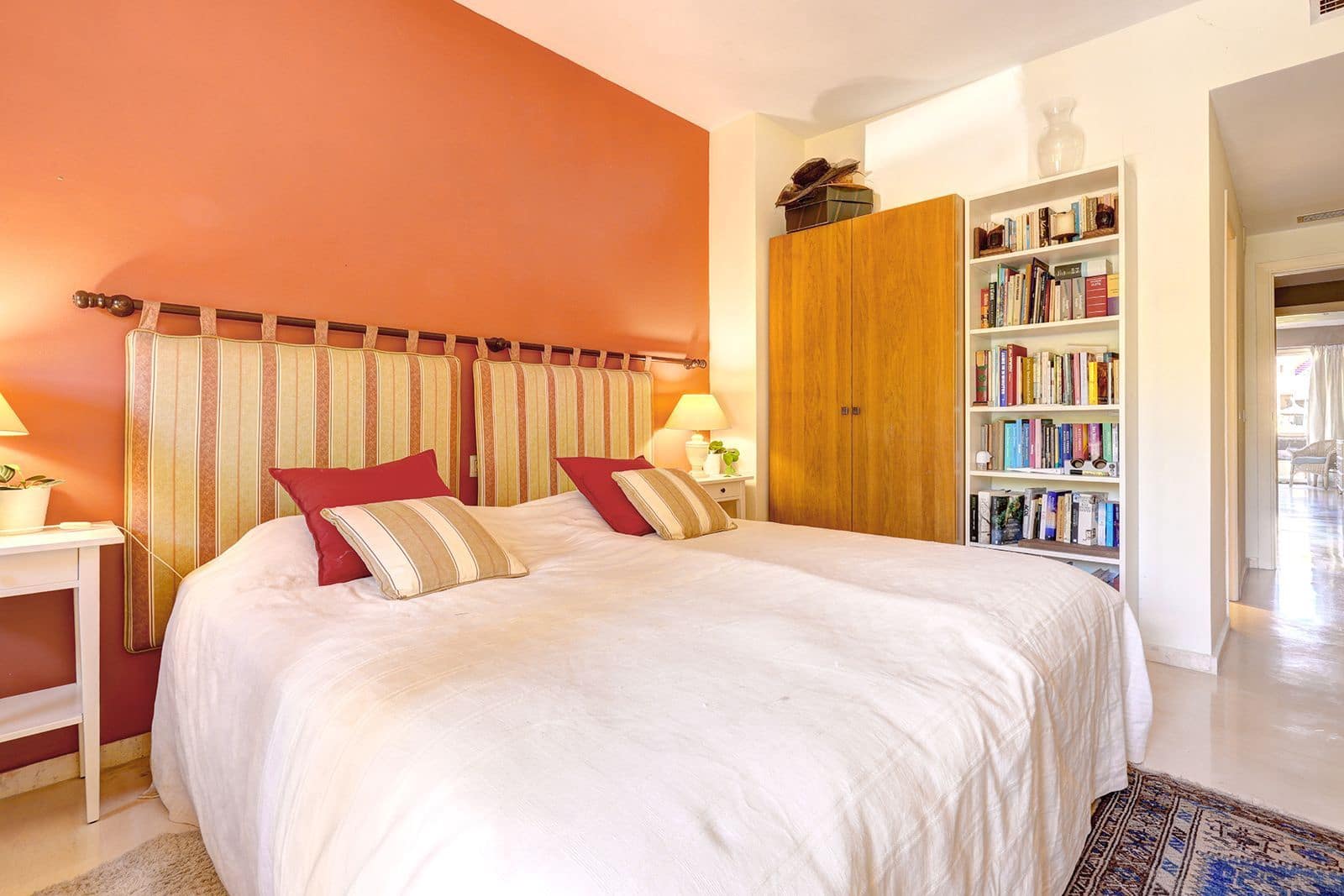 2 bedroom Apartment for sale in Benahavis - € 425,000 (Ref: 9843527)