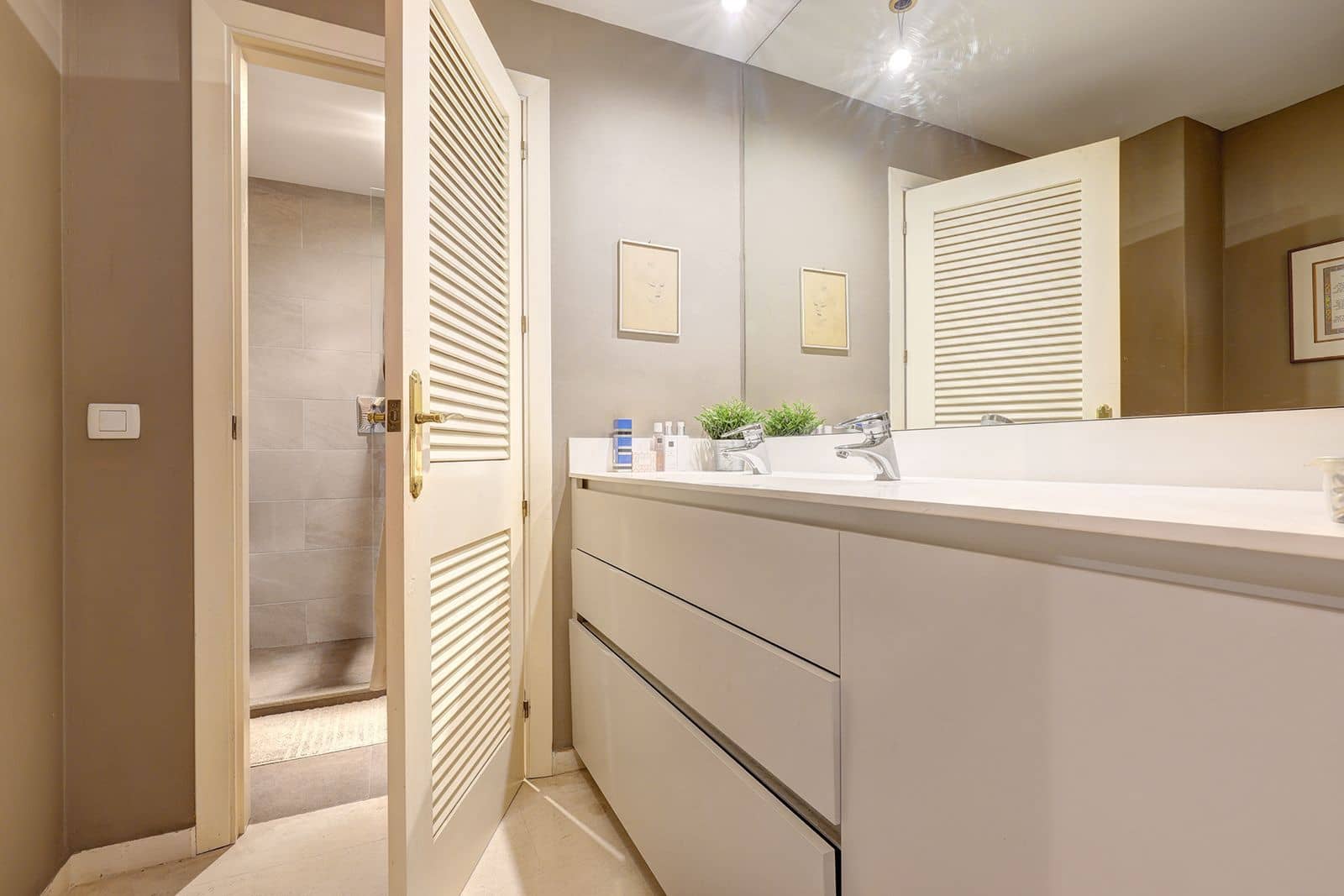 2 bedroom Apartment for sale in Benahavis - € 425,000 (Ref: 9843527)