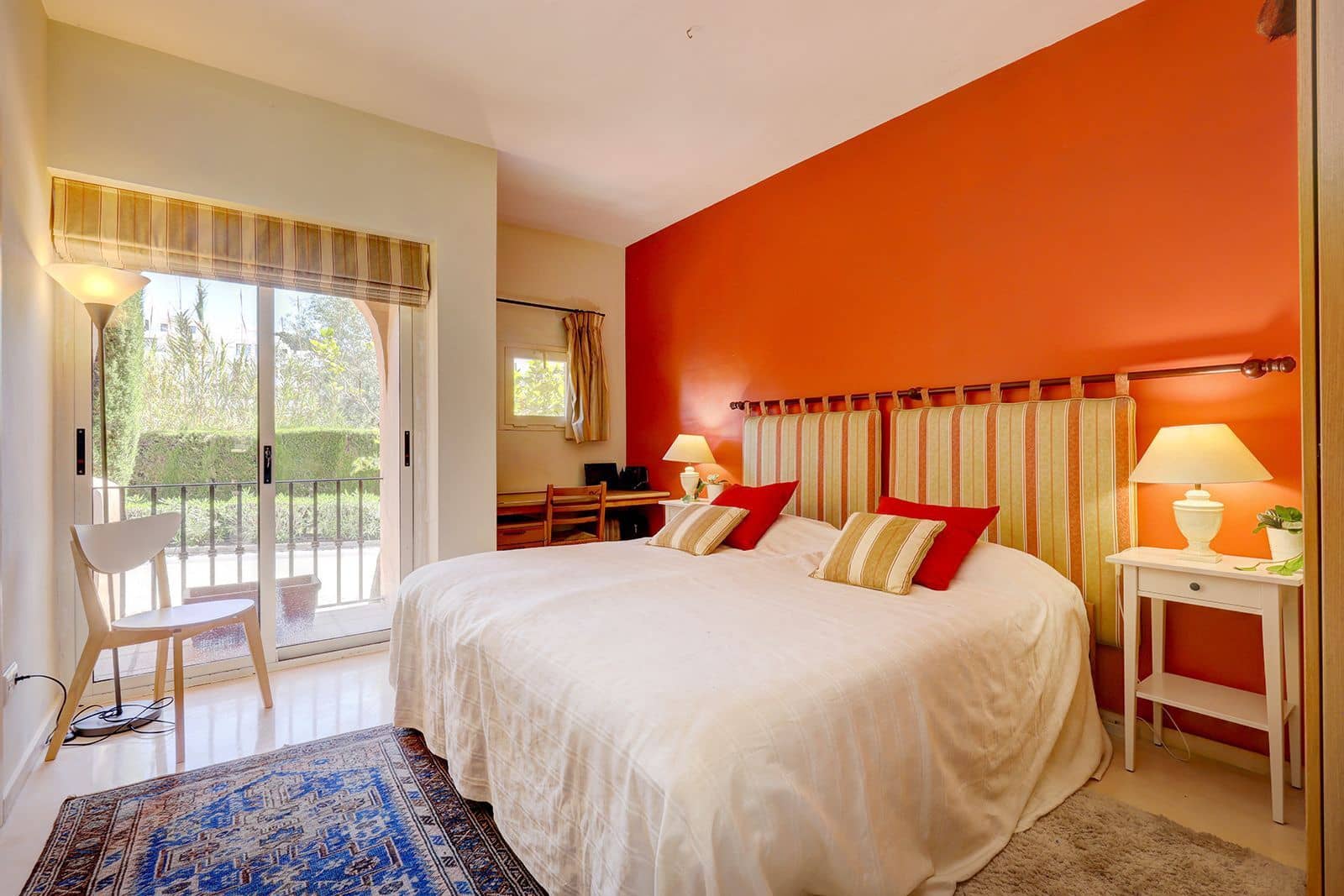 2 bedroom Apartment for sale in Benahavis - € 425,000 (Ref: 9843527)