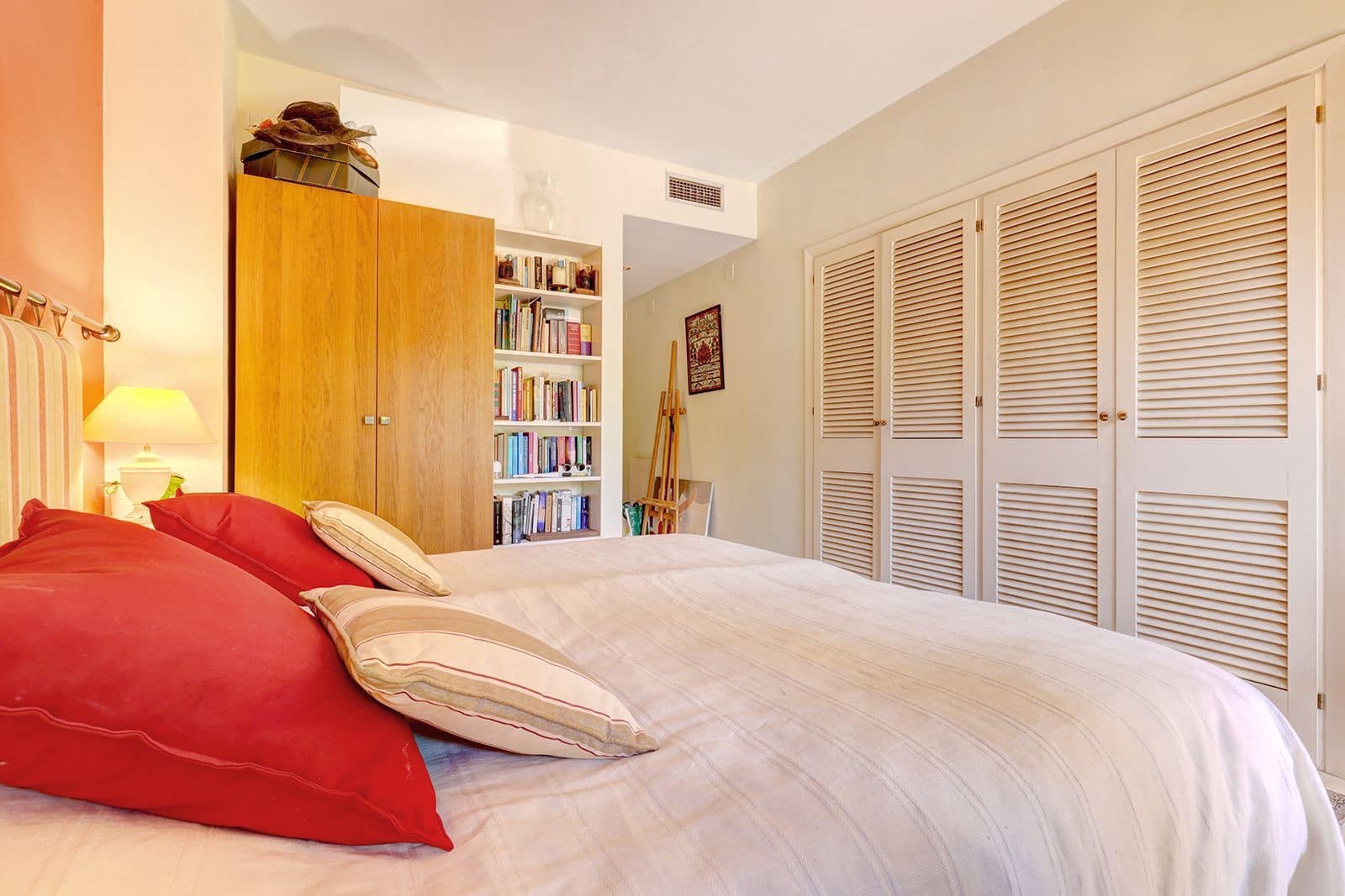 2 bedroom Apartment for sale in Benahavis - € 425,000 (Ref: 9843527)