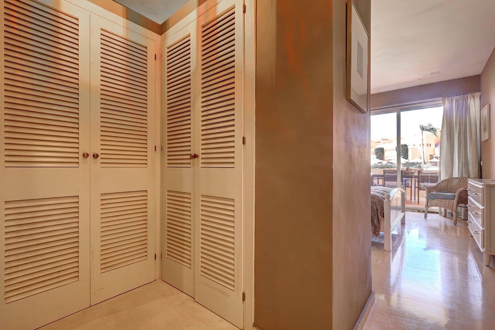 2 bedroom Apartment for sale in Benahavis - € 425,000 (Ref: 9843527)