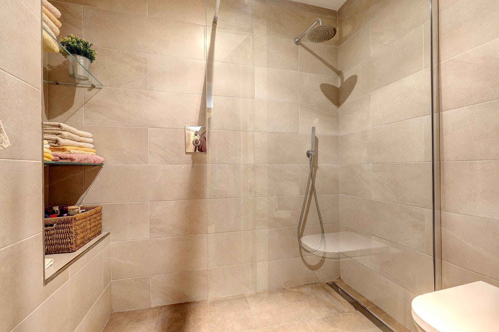 2 bedroom Apartment for sale in Benahavis - € 425,000 (Ref: 9843527)