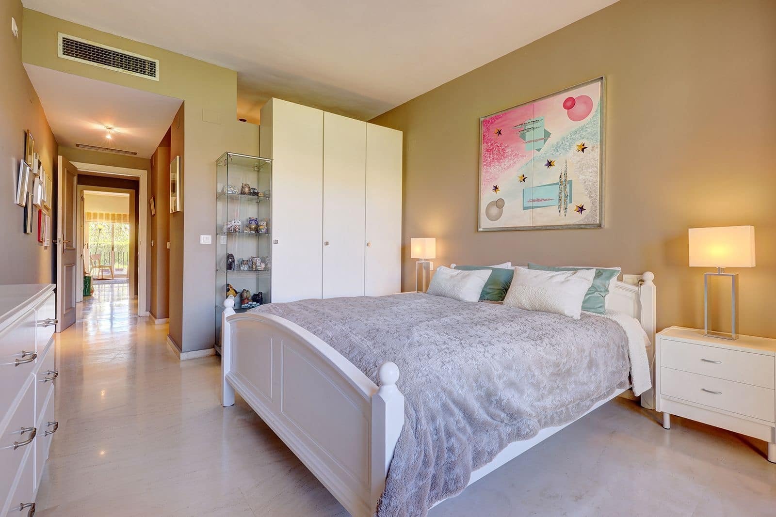 2 bedroom Apartment for sale in Benahavis - € 425,000 (Ref: 9843527)