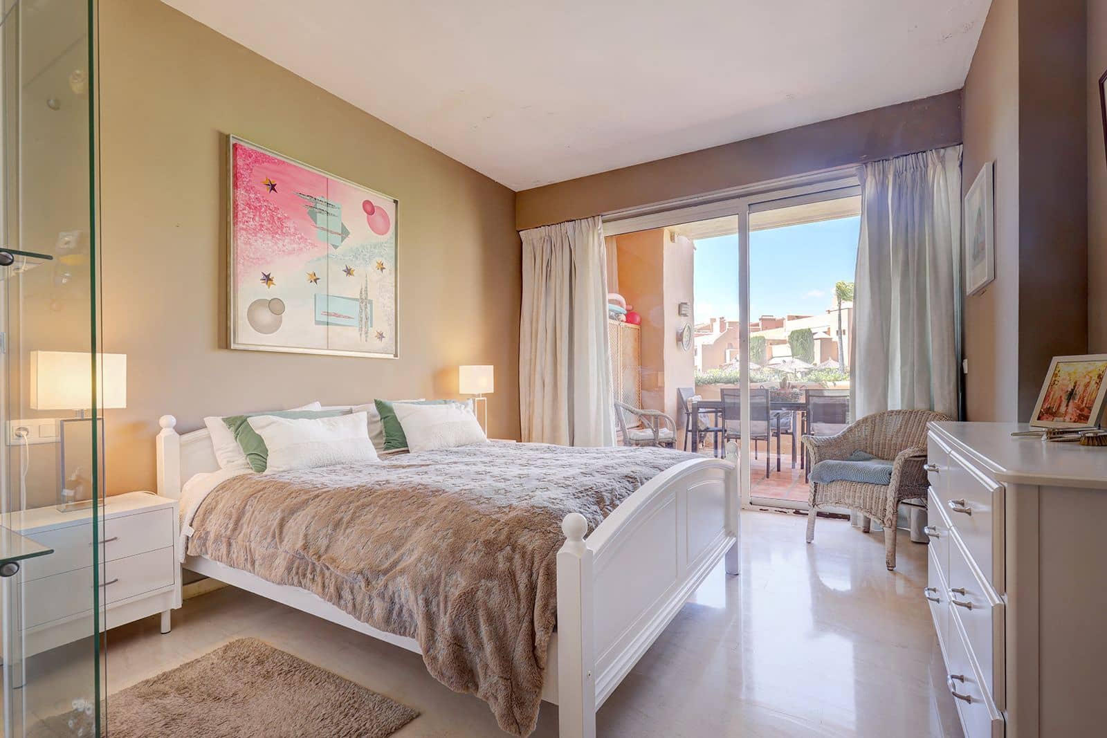 2 bedroom Apartment for sale in Benahavis - € 425,000 (Ref: 9843527)