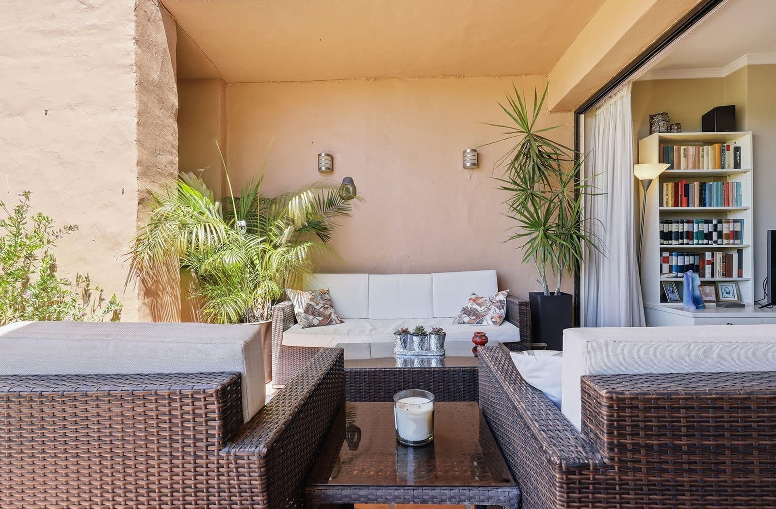 2 bedroom Apartment for sale in Benahavis - € 425,000 (Ref: 9843527)