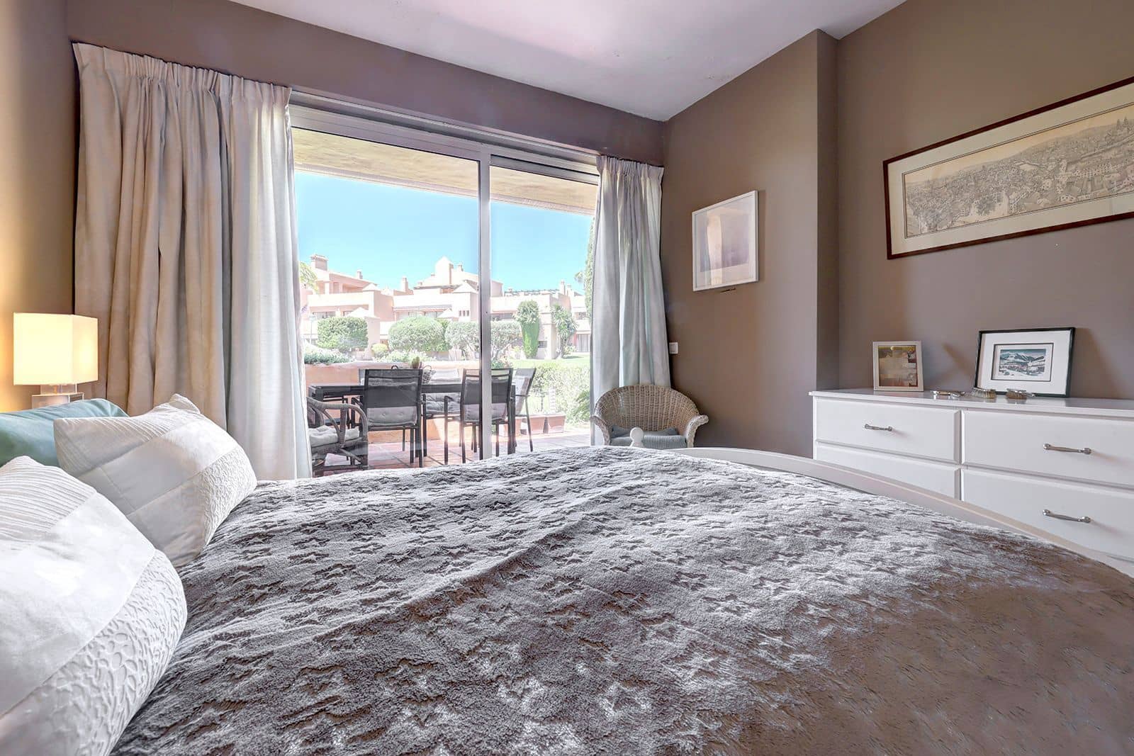 2 bedroom Apartment for sale in Benahavis - € 425,000 (Ref: 9843527)