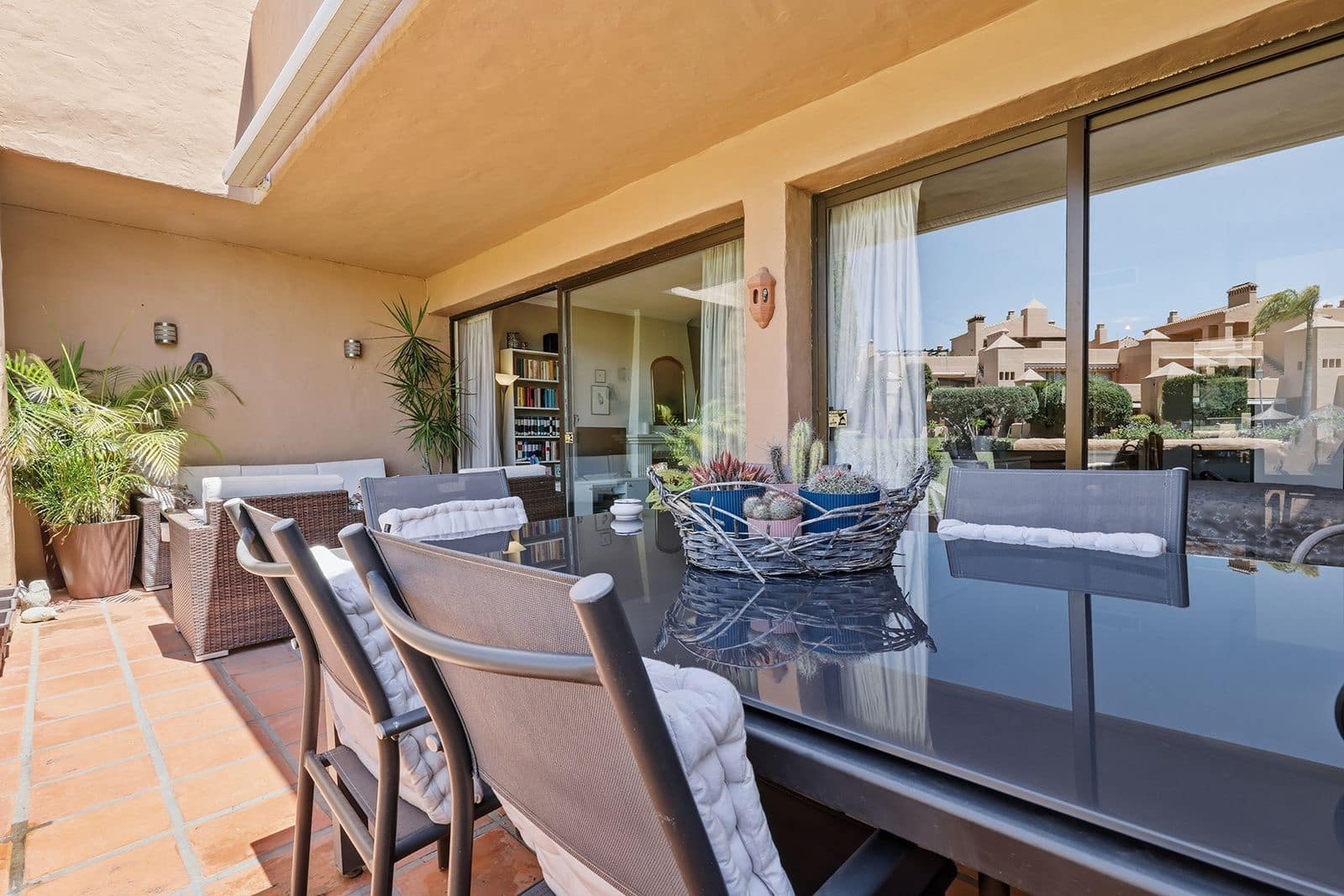 2 bedroom Apartment for sale in Benahavis - € 425,000 (Ref: 9843527)