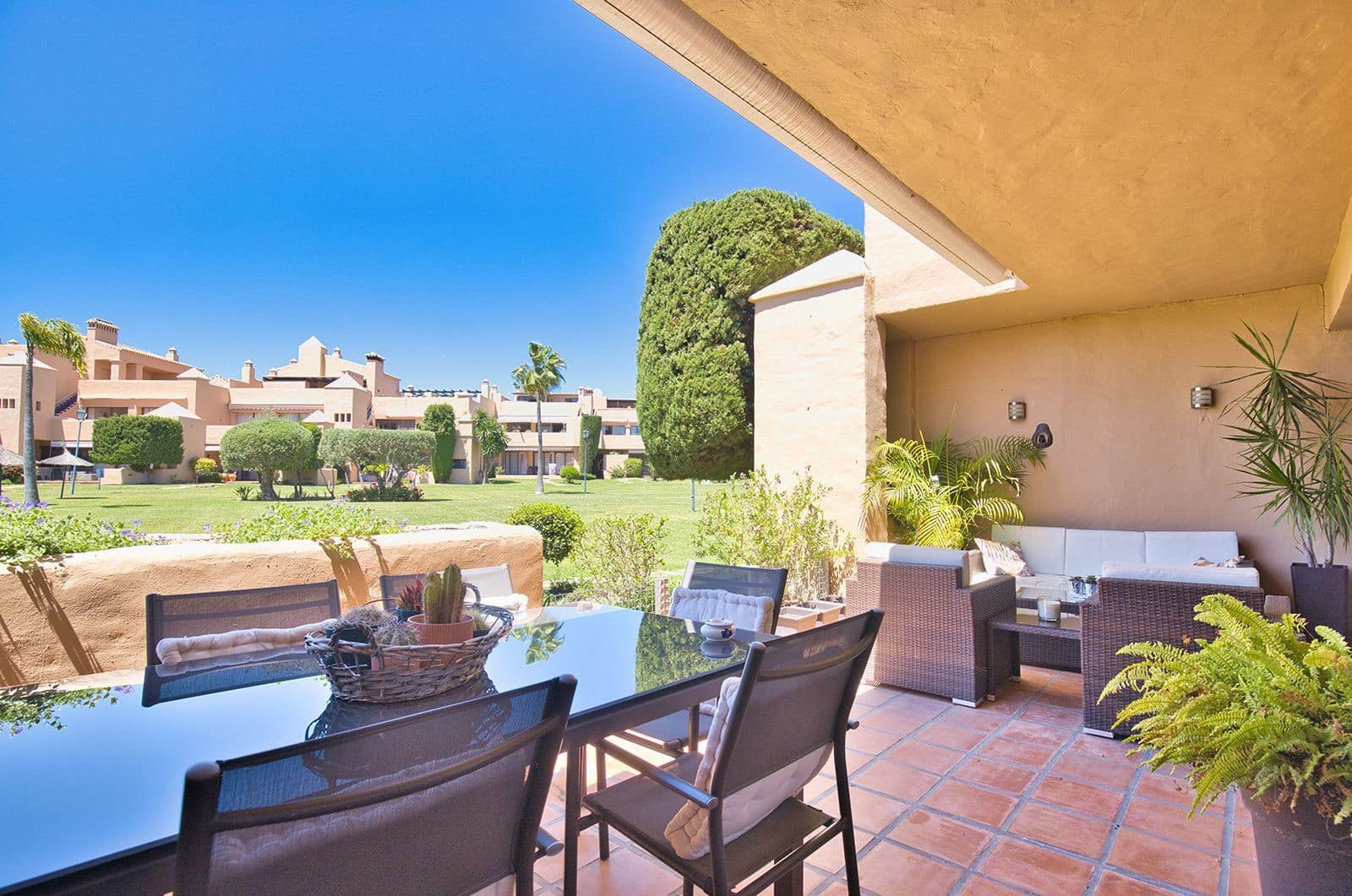 2 bedroom Apartment for sale in Benahavis - € 425,000 (Ref: 9843527)