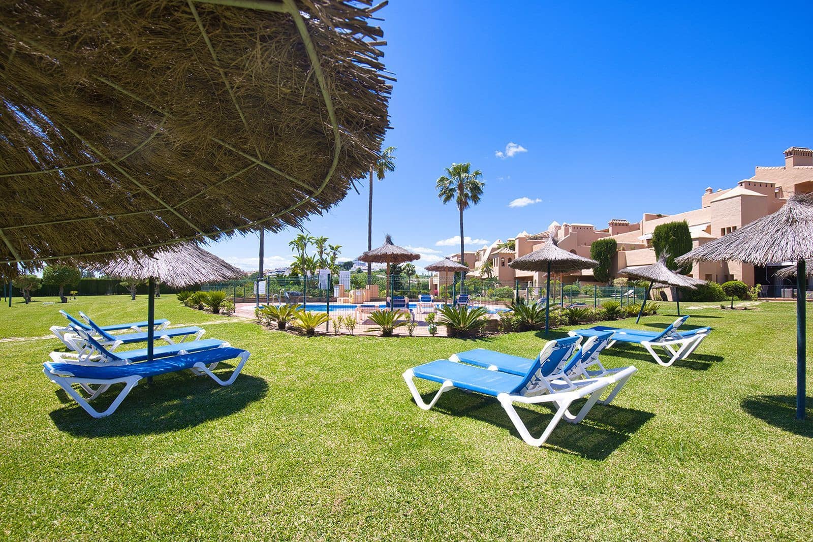 2 bedroom Apartment for sale in Benahavis - € 425,000 (Ref: 9843527)