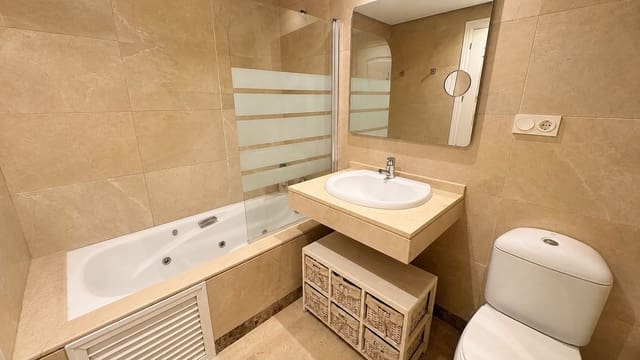 2 soverom Leilighet til salgs i La Duquesa / Puerto de la Duquesa, Manilva - € 265 000 (Ref: 9843529)