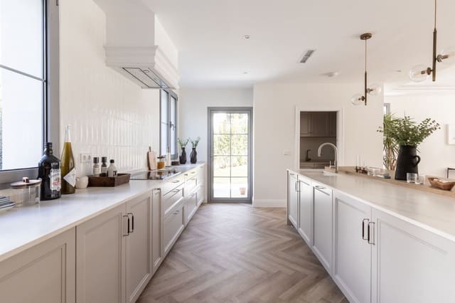 Chalet de 4 habitaciones en Los Arqueros, Benahavís en venta - 3.895.000 € (Ref: 9843530)