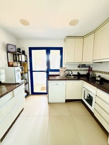 2 slaapkamer Appartement te koop in Manilva - € 299.000 (Ref: 9843533)