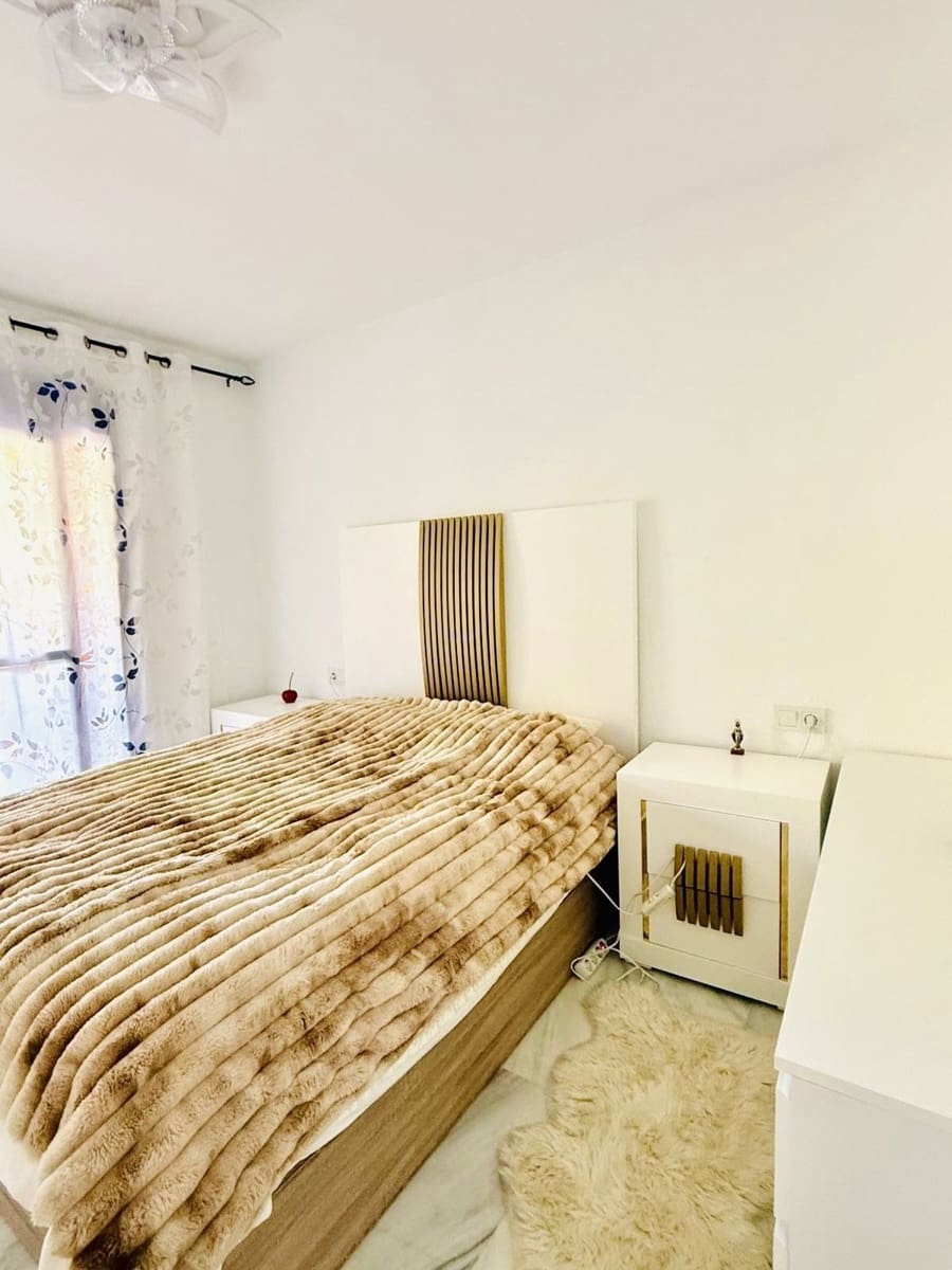 2 slaapkamer Appartement te koop in Manilva - € 299.000 (Ref: 9843533)