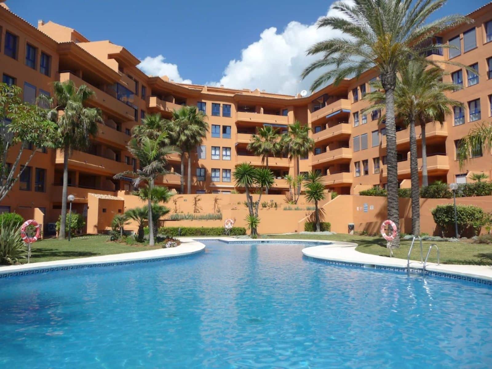 2 slaapkamer Appartement te koop in Manilva - € 299.000 (Ref: 9843533)