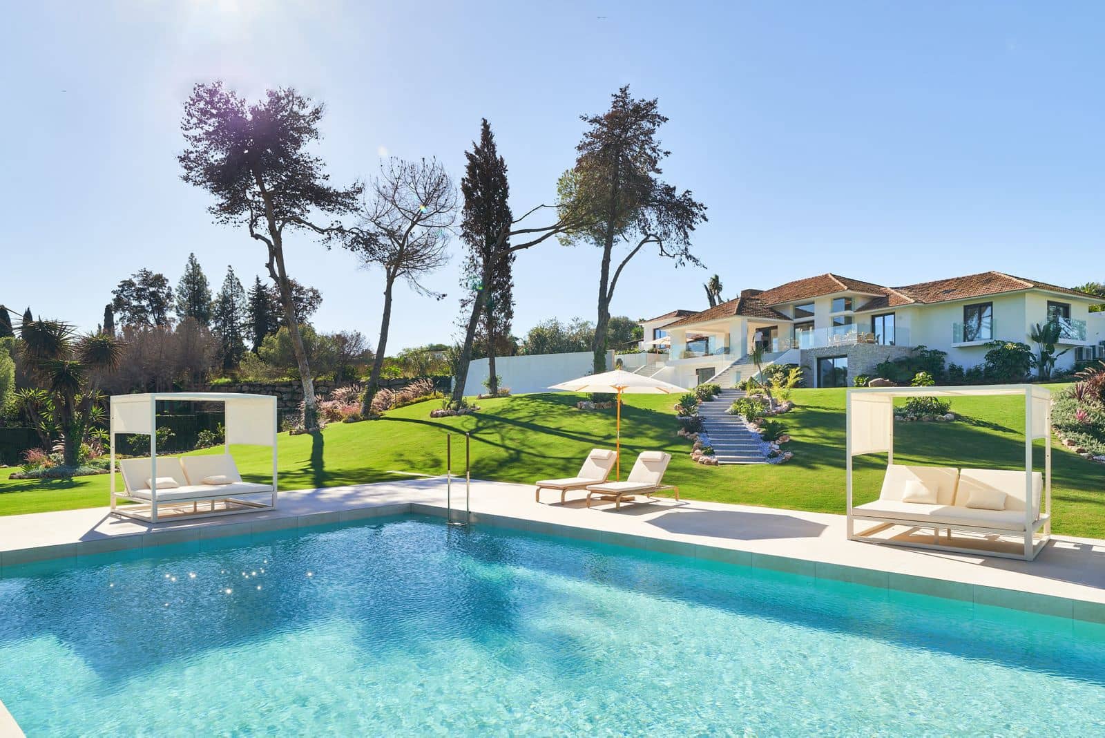 6 bedroom Villa for sale in San Pedro de Alcantara - € 3,995,000 (Ref: 9843536)