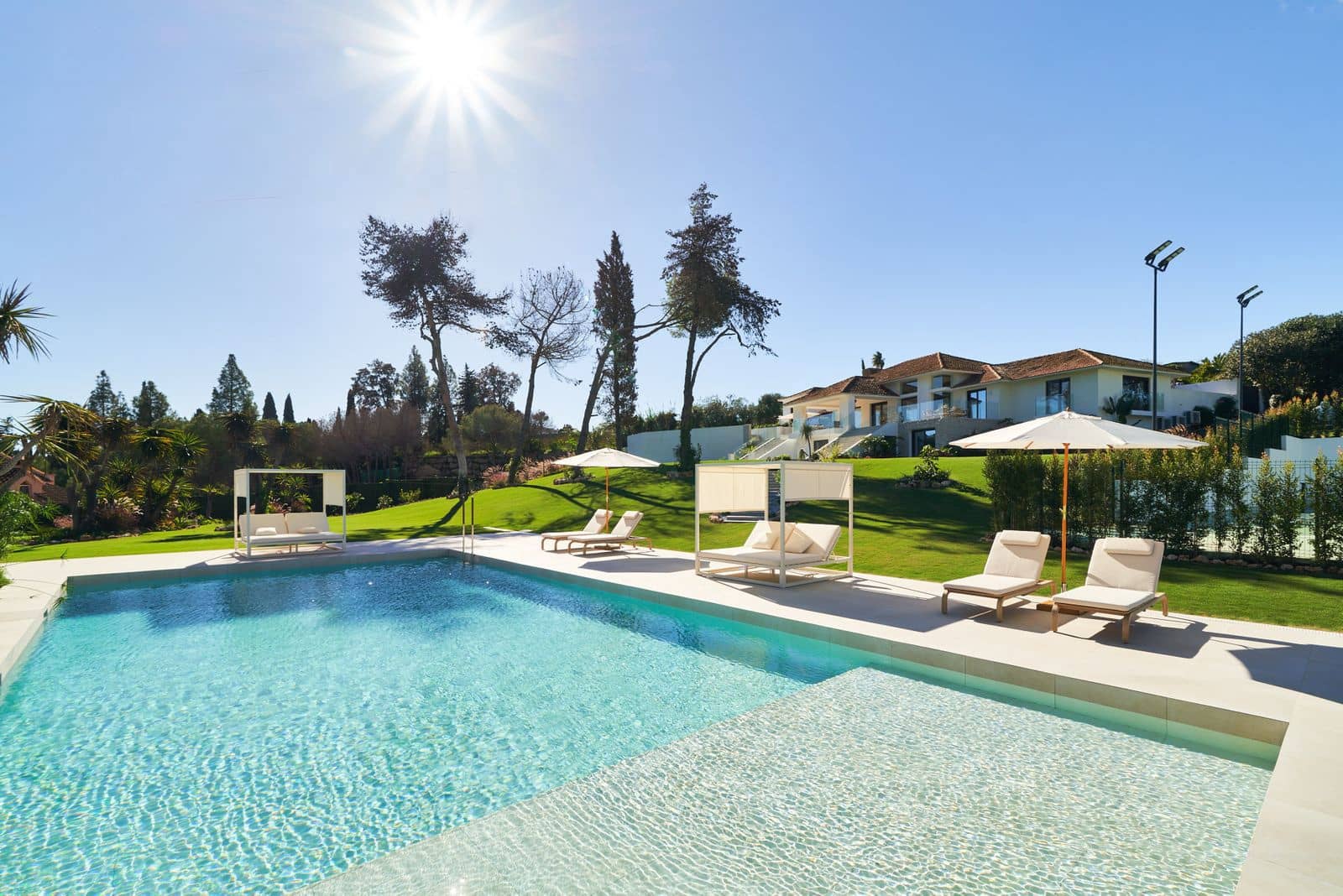 6 bedroom Villa for sale in San Pedro de Alcantara - € 3,995,000 (Ref: 9843536)