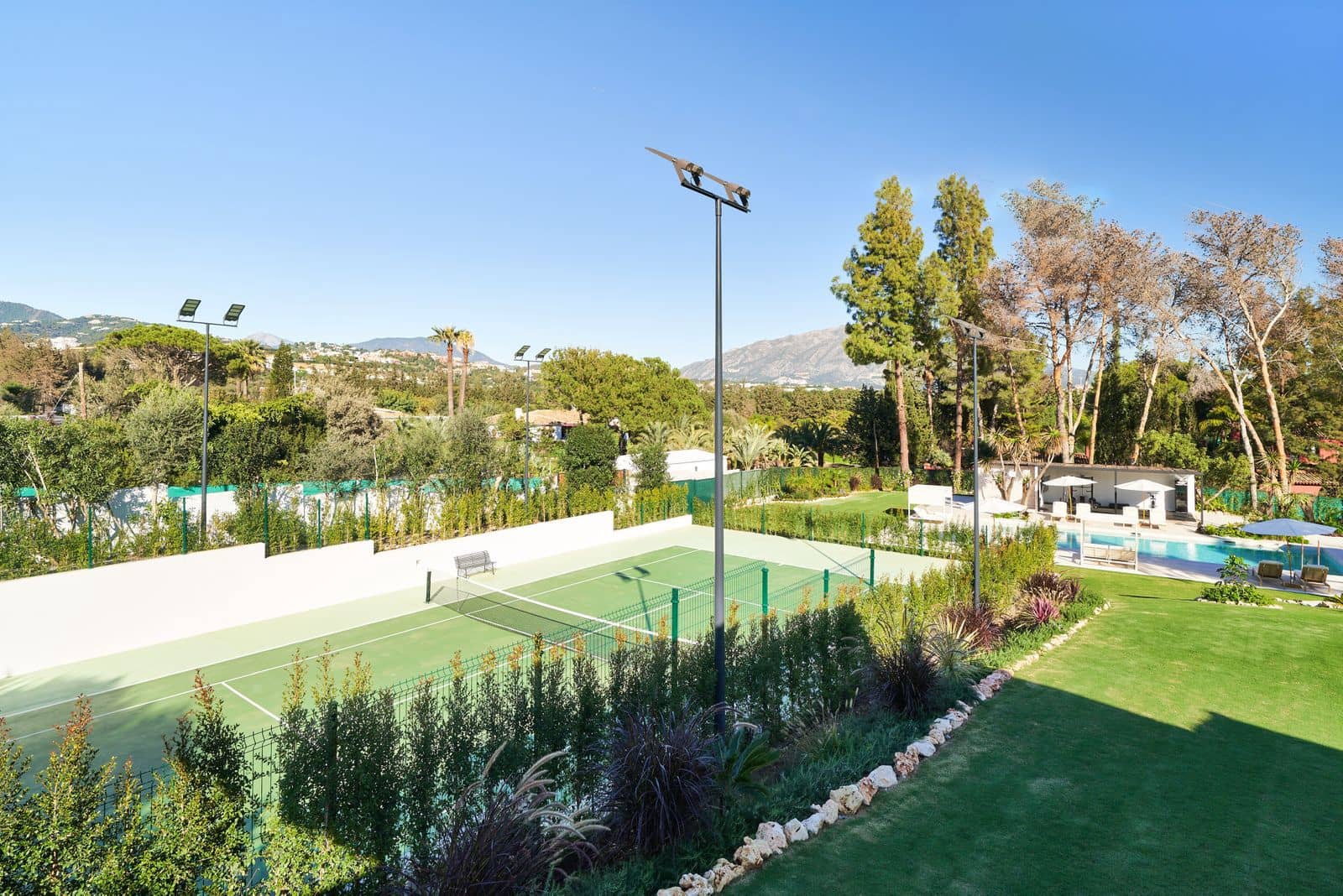 6 bedroom Villa for sale in San Pedro de Alcantara - € 3,995,000 (Ref: 9843536)